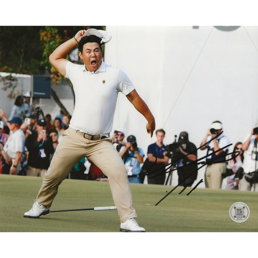Tom Kim Autographed 2022 Presidents Cup Putt Celebration 8x10 Photo - Simcoe County Golf